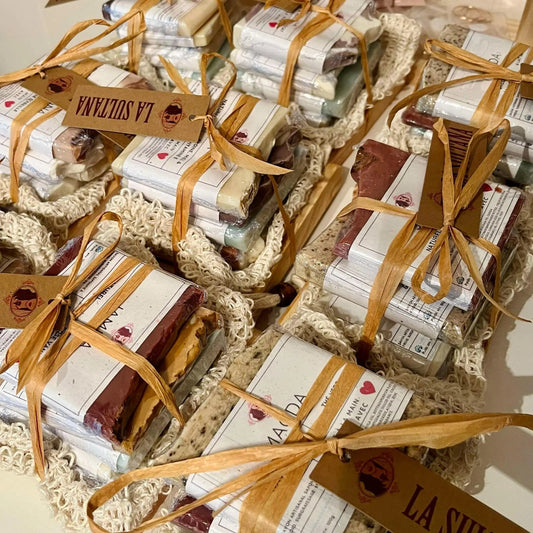 Ensemble de savons ORÉRA éco-luxe naturel, produits artisanaux québécois, fabriqué au Québec, sans cruauté, soins naturels.