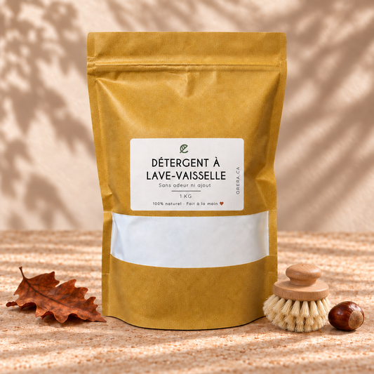 Sac kraft brun mat détergent poudre lave-vaisselle étiquette blanche minimaliste écologique.