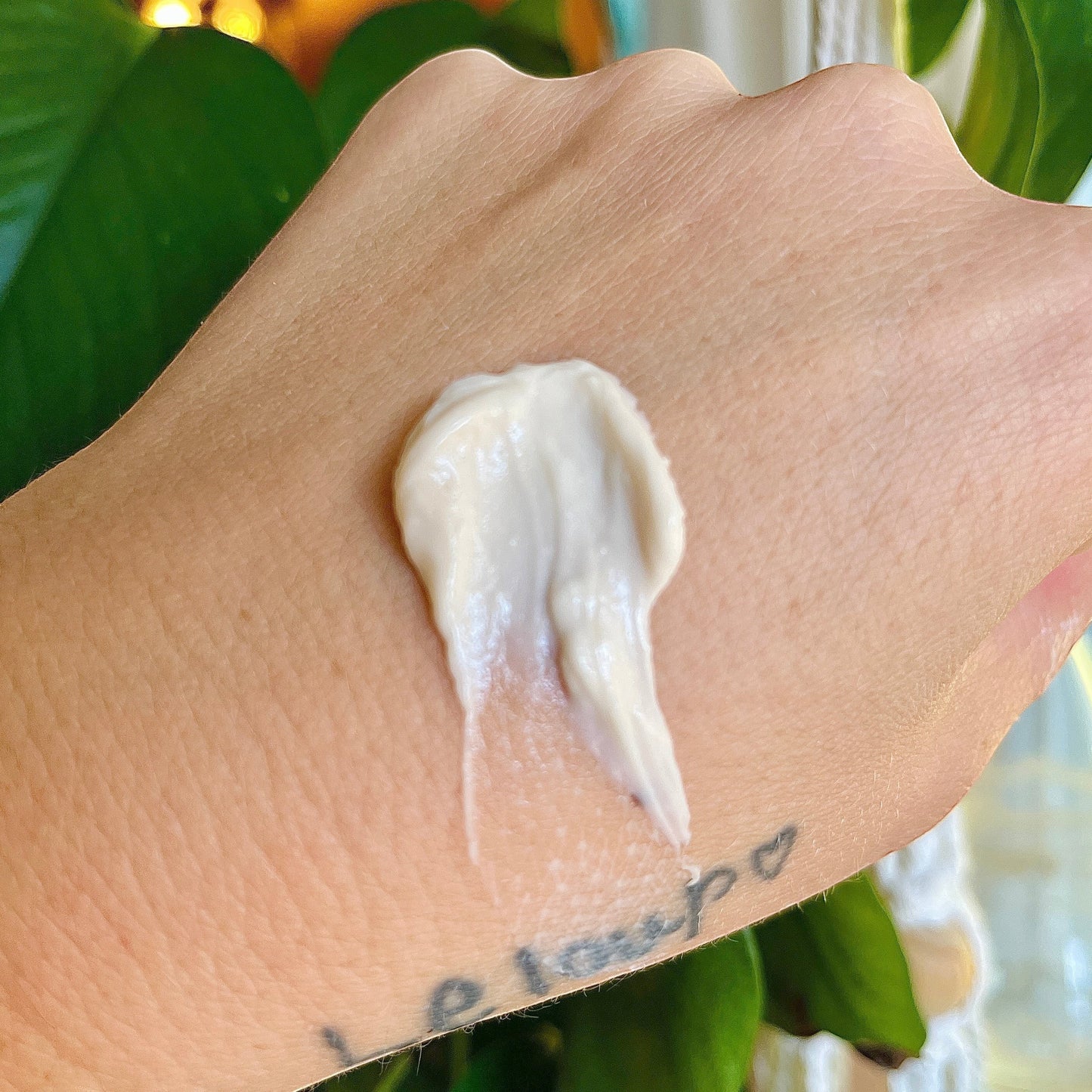 Crème contour des yeux ORÉRA au calendula et concombre, texture riche, soins naturels et éco-luxe fabriqué au Québec sans.