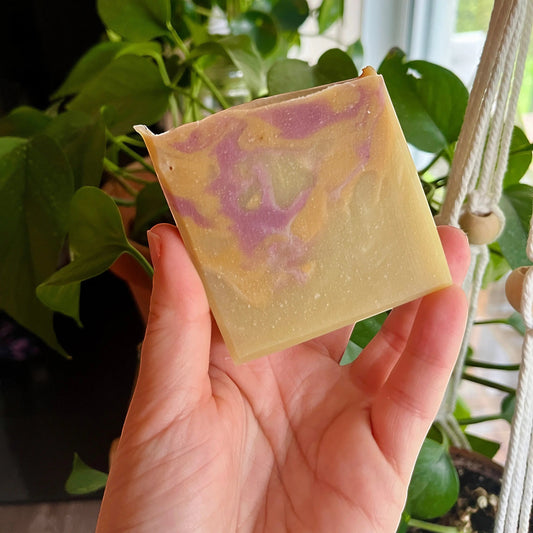 Savon ORÉRA éco-luxe naturel au lait de coco, nectar de pêches, fabriqué au Québec, sans cruauté.