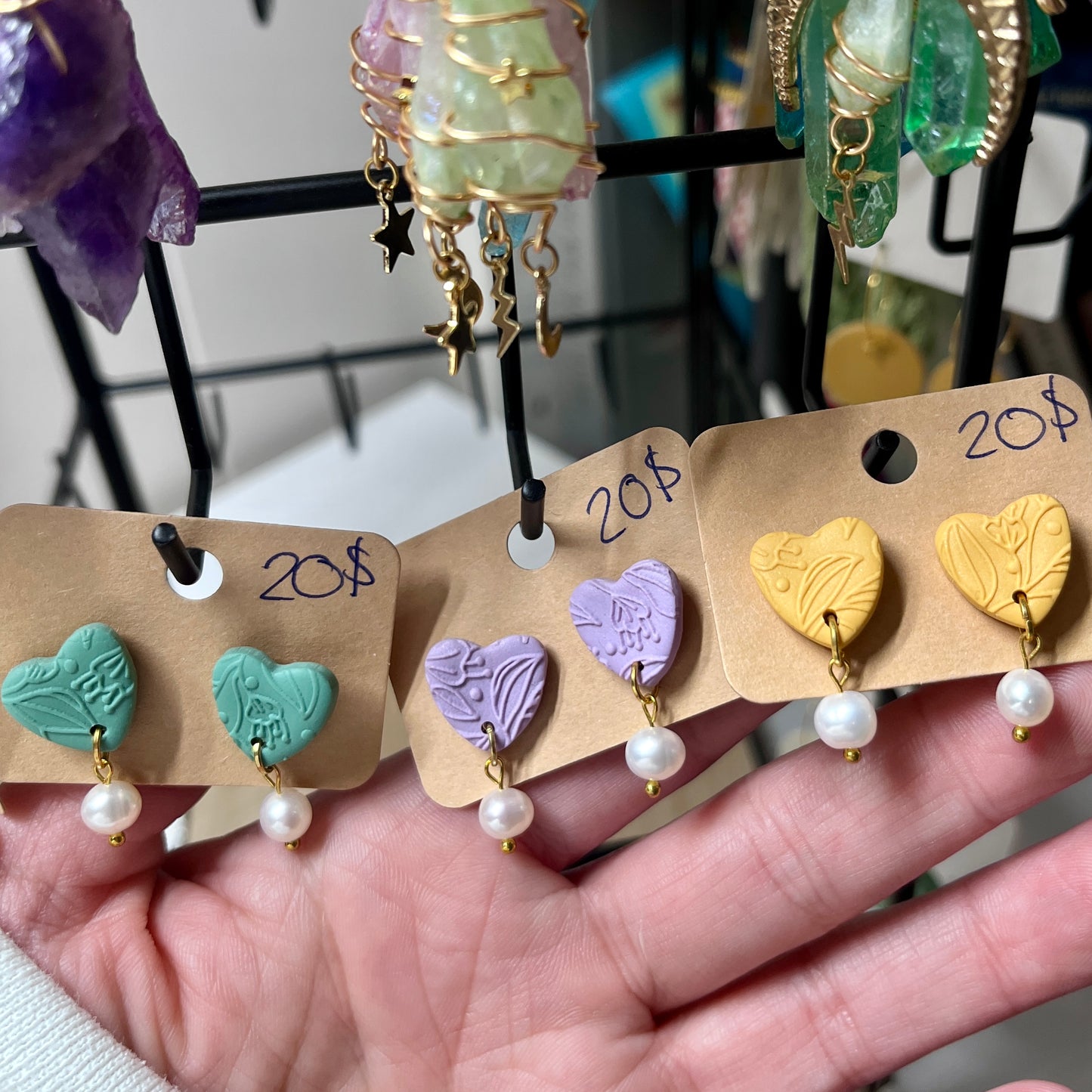 Boucles d’oreilles Capucine cœurs colorés en argent avec perles, ORÉRA, fabriqué au Québec, éco-luxe naturel sans cruauté.