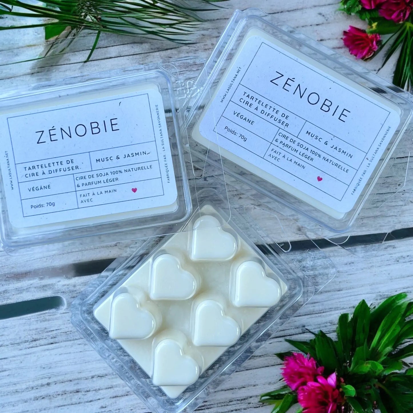 Fondants de cire blancs en forme de cœur ZÉNOBIE musc et jasmin ORÉRA éco-luxe naturel fabriqué au Québec sans cruauté.