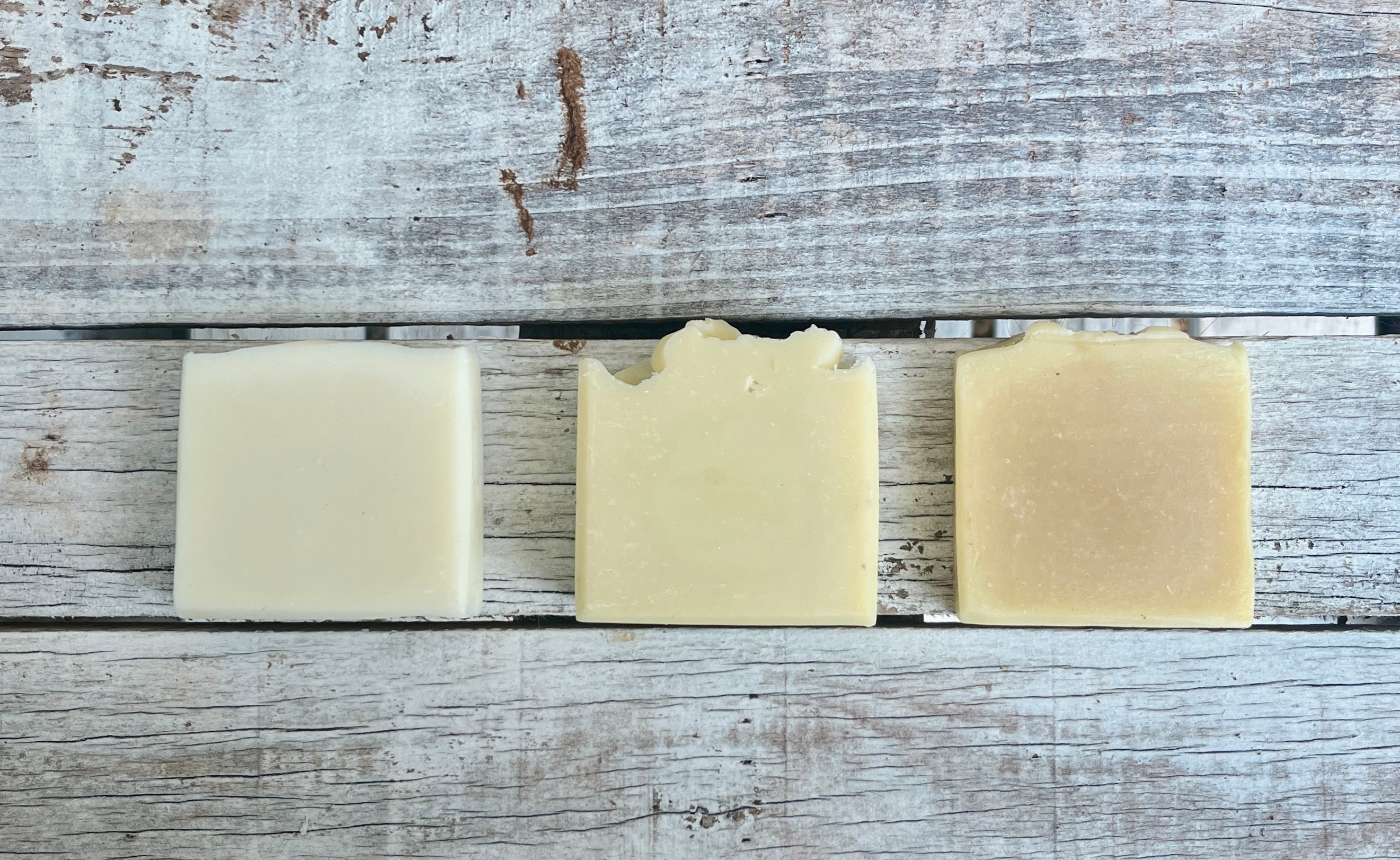Comparaison de trois savons blancs artisanaux