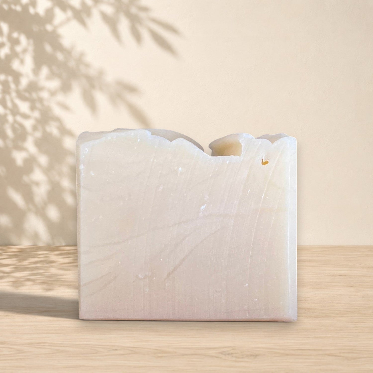 Savon blanc doux ORÉRA éco-luxe naturel, soin naturel artisanal québécois sans cruauté.