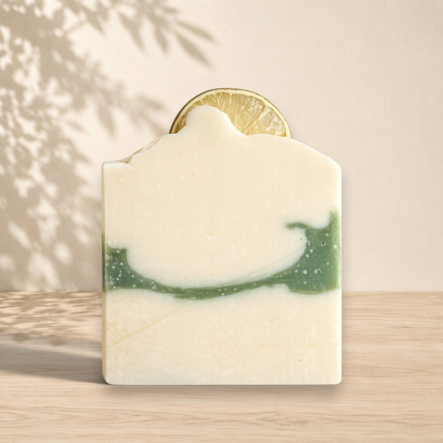 Savon ORÉRA au lait de coco lime et eucalyptus, éco-luxe naturel, fabriqué au Québec, sans cruauté.
