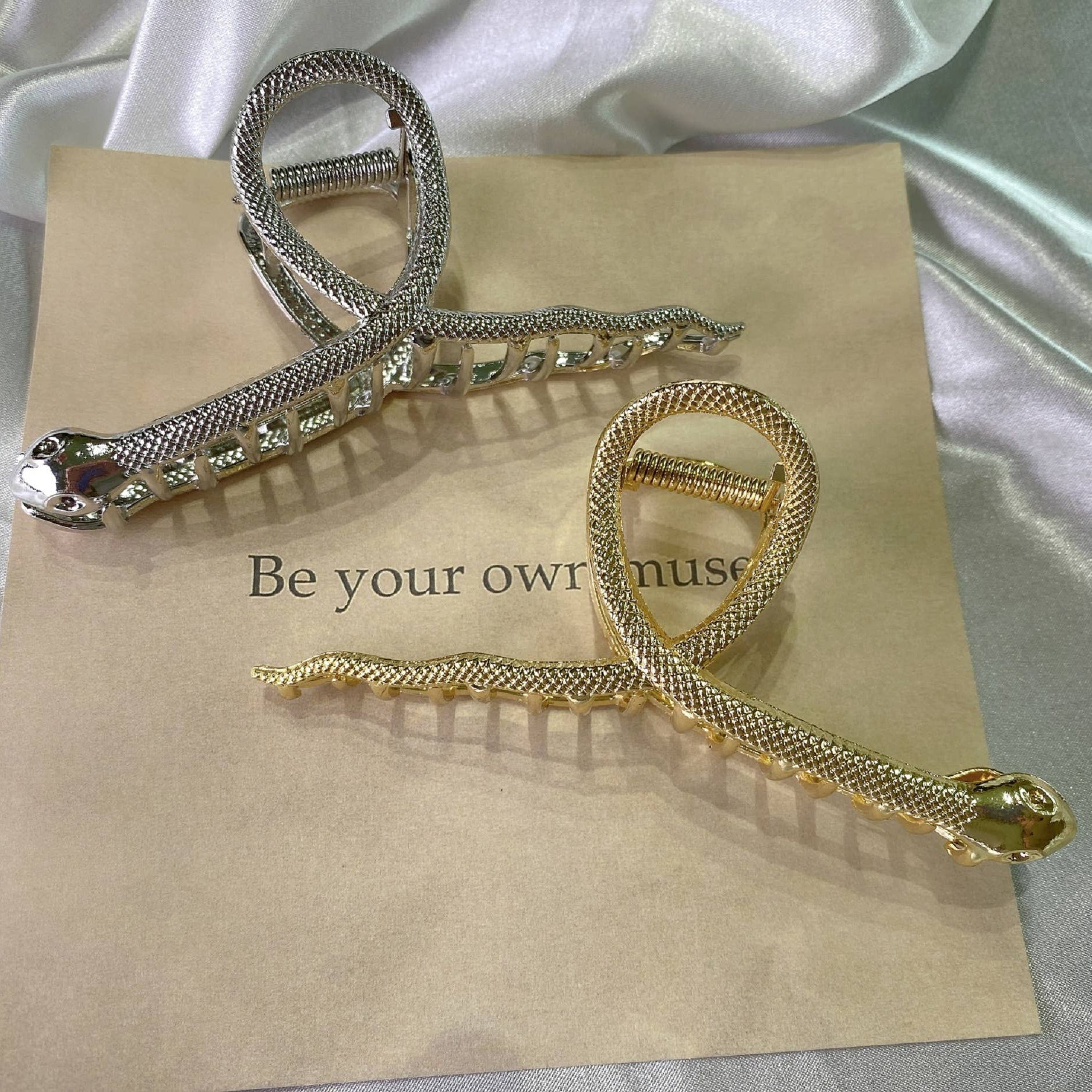 Pince à cheveux serpent en or et argent, éco-luxe naturel, fabriqué au Québec par ORÉRA.