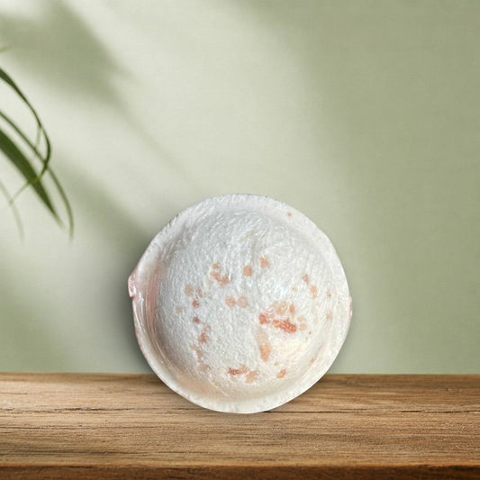 Bombe de bain ORÉRA à la menthe poivrée, éco-luxe naturel, fabriquée au Québec, sans cruauté.