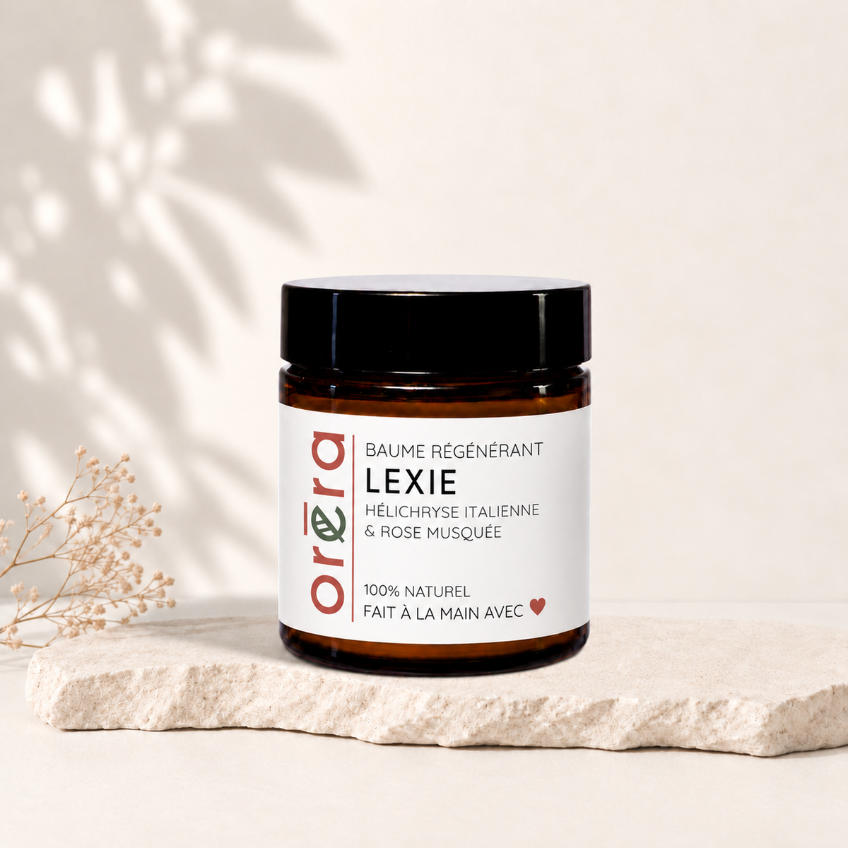 Pot ambré de baume régénérant LEXIE, avec étiquette blanche et couvercle noir.