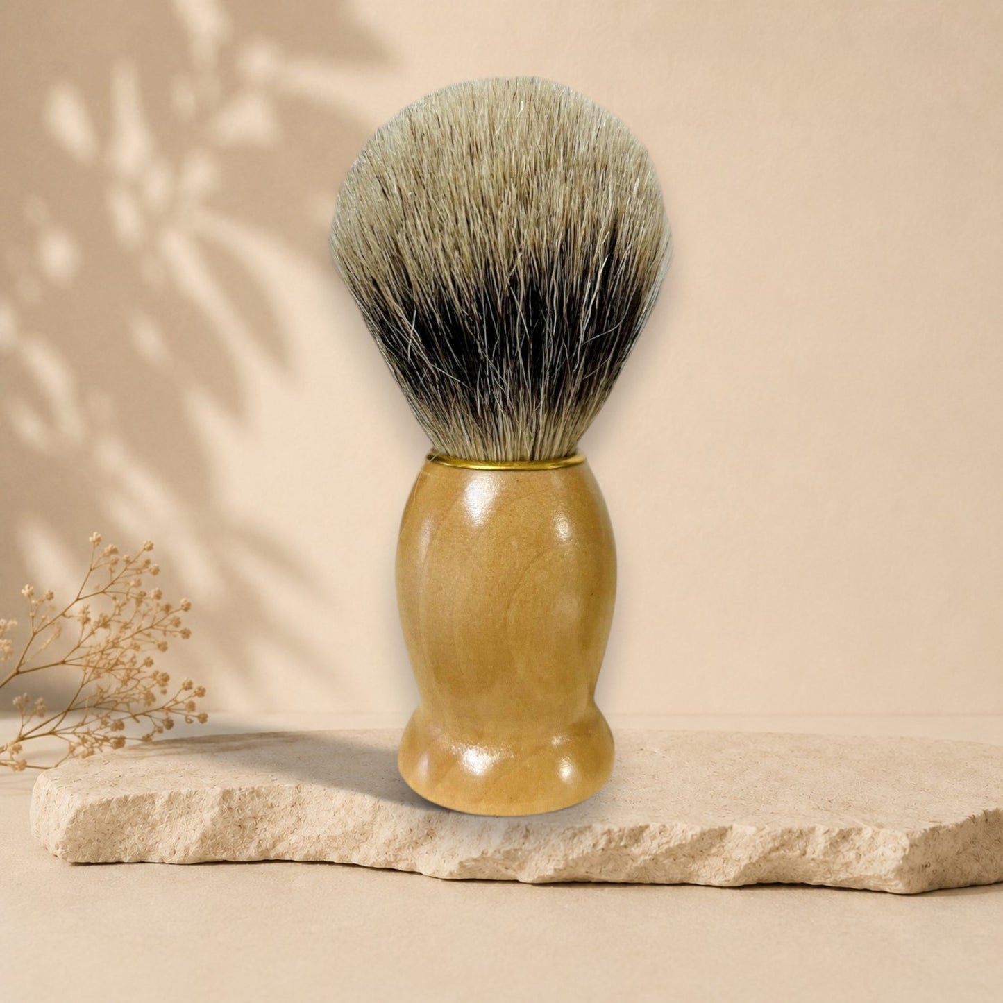 Blaireau en bois ORÉRA, éco-luxe naturel, fabriqué au Québec, soins naturels sans cruauté.