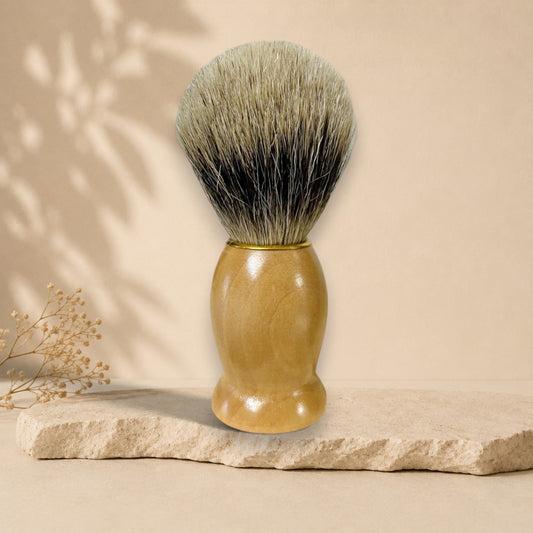 Blaireau en bois ORÉRA, éco-luxe naturel, fabriqué au Québec, soins naturels sans cruauté.
