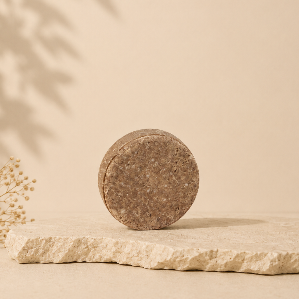 Shampoing solide fortifiant ORÉRA, éco-luxe naturel, soins capillaires bio fabriqué au Québec sans cruauté.