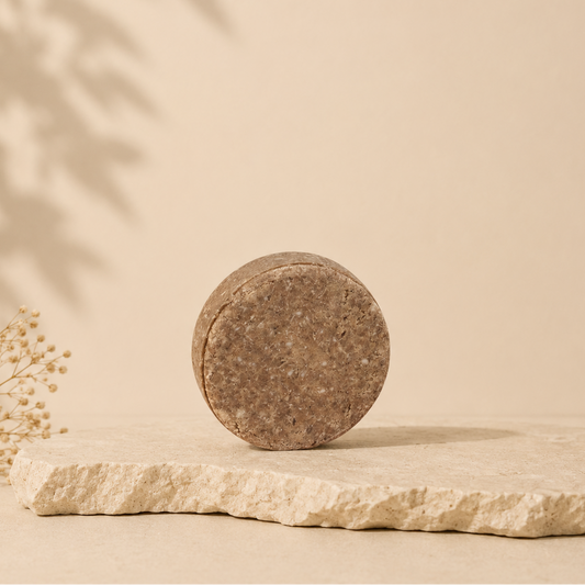 Shampoing solide fortifiant ORÉRA, éco-luxe naturel, soins capillaires bio fabriqué au Québec sans cruauté.