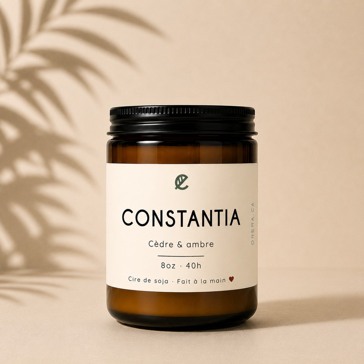 Bougie en verre ambré ORÉRA, soya naturel, parfum cèdre et ambre, fabriquée au Québec sans cruauté.