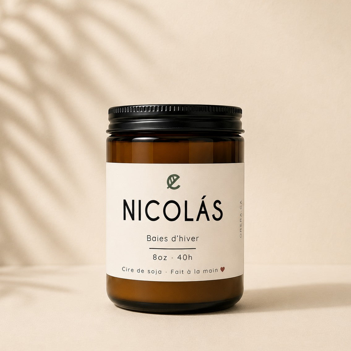 Bougie de soya NICOLÁS baies d'hiver en verre ambré, éco-luxe naturel, fabriqué au Québec, produits artisanaux québécois,.
