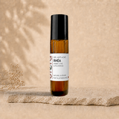 Roll-on anti-acné RHÉA arbre à thé et palmarosa, ORÉRA éco-luxe naturel, fabriqué au Québec, sans cruauté.