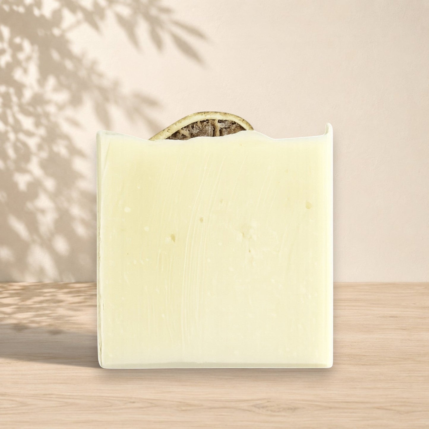 Savon doux ORÉRA au citron et avocat, éco-luxe naturel, fabriqué au Québec sans cruauté.