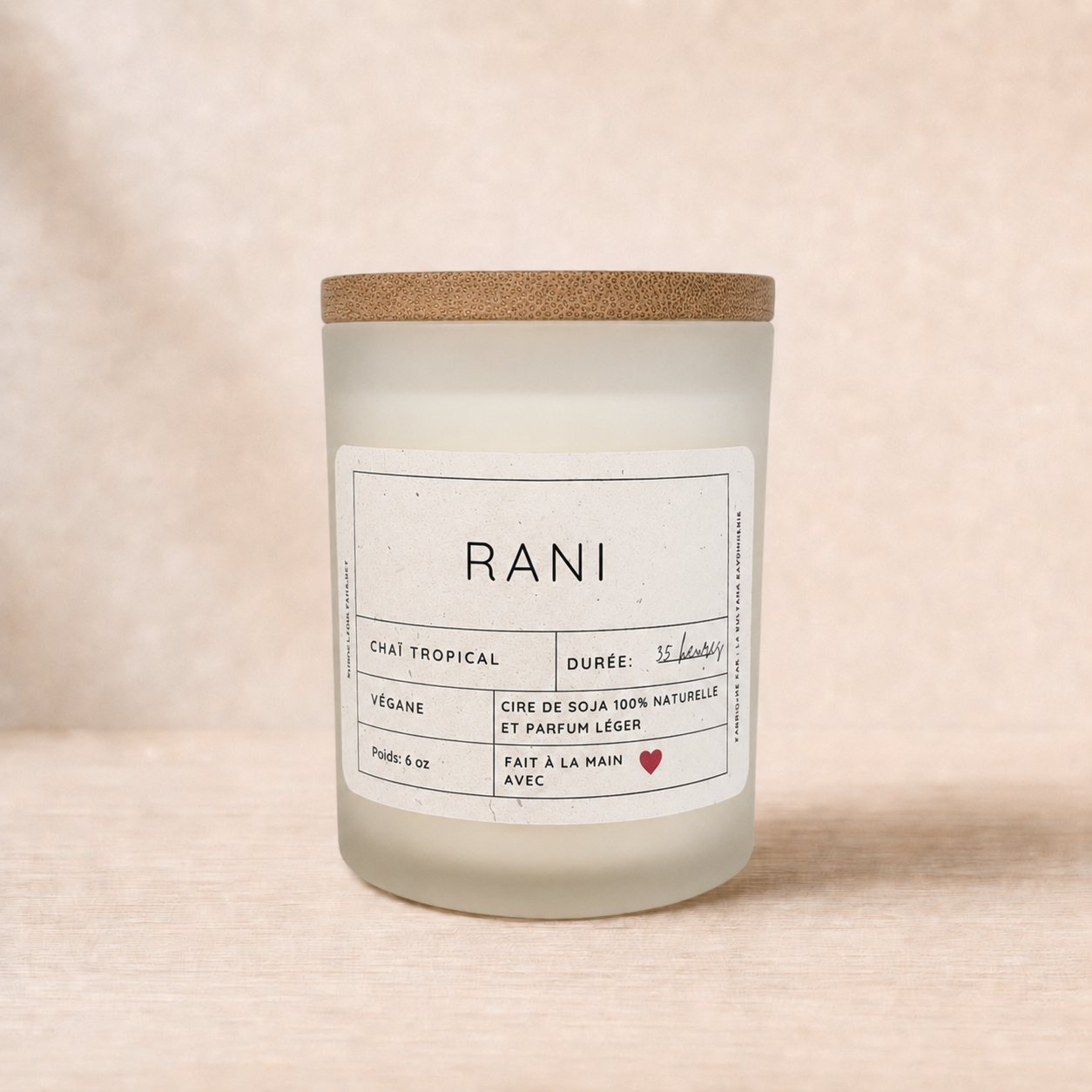 Bougie artisanale ORÉRA 7oz chaï tropical, verre givré, couvercle bois, fabriqué au Québec, éco-luxe naturel, sans cruauté.