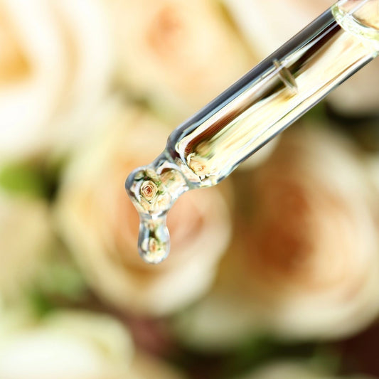 Goutte d'huile de squalane végétal Oréra, éco-luxe naturel, soins naturels québécois sans cruauté.