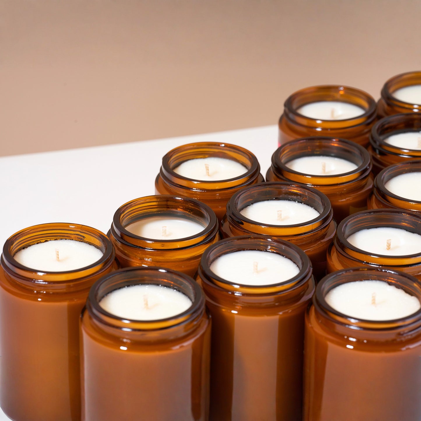Bougie de soya ORÉRA éco-luxe naturel lait de coco et vanille naturelle, produits artisanaux québécois sans cruauté.
