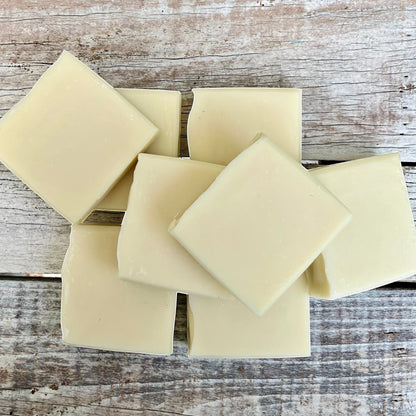 Savons doux blancs ORÉRA éco-luxe naturel, produits artisanaux québécois, soins naturels sans cruauté.