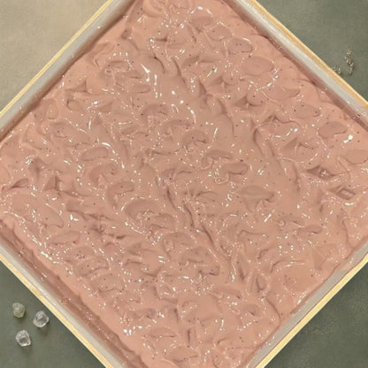 Savon exfoliant LILI graines de pavot, jojoba et pamplemousse - La Sultana | Soins naturels québecois
