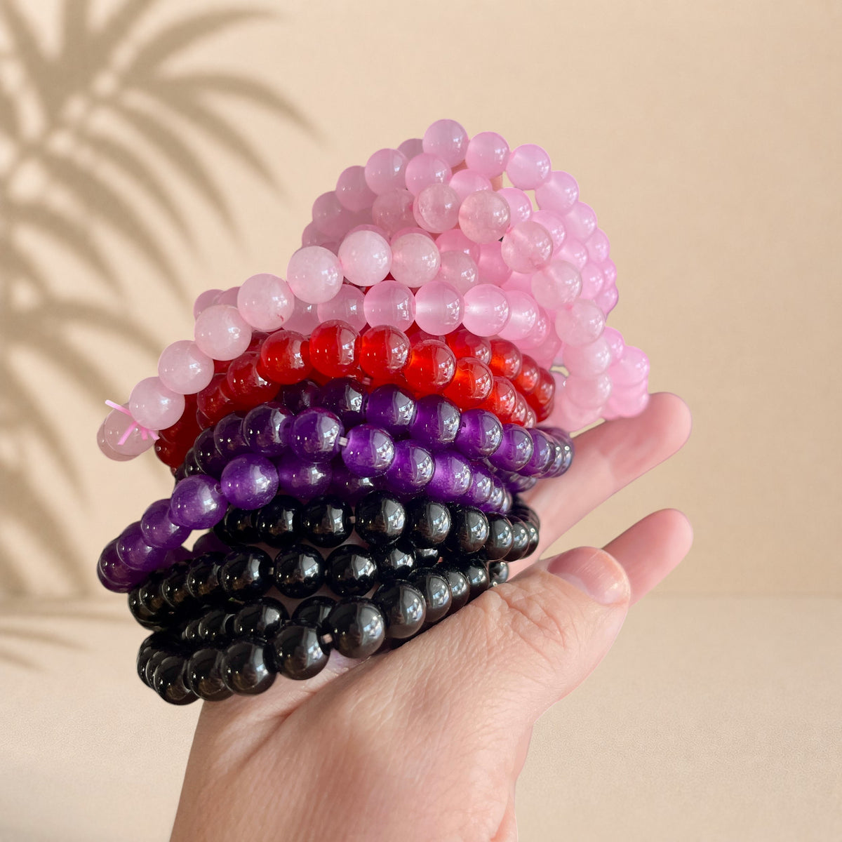 Bracelets ORÉRA en pierres naturelles noir, rouge, rose et violet, éco-luxe fabriqué au Québec, sans cruauté.