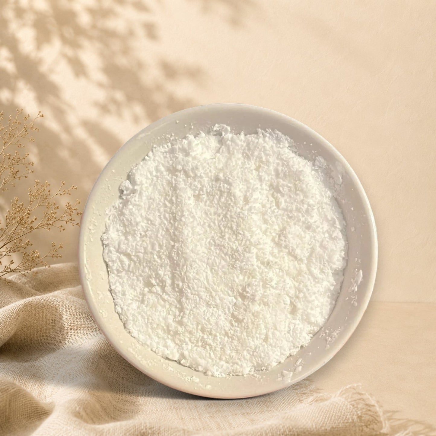 Cake vaisselle ORÉRA blanc en poudre dans bol en céramique éco-luxe naturel fabriqué au Québec sans cruauté.