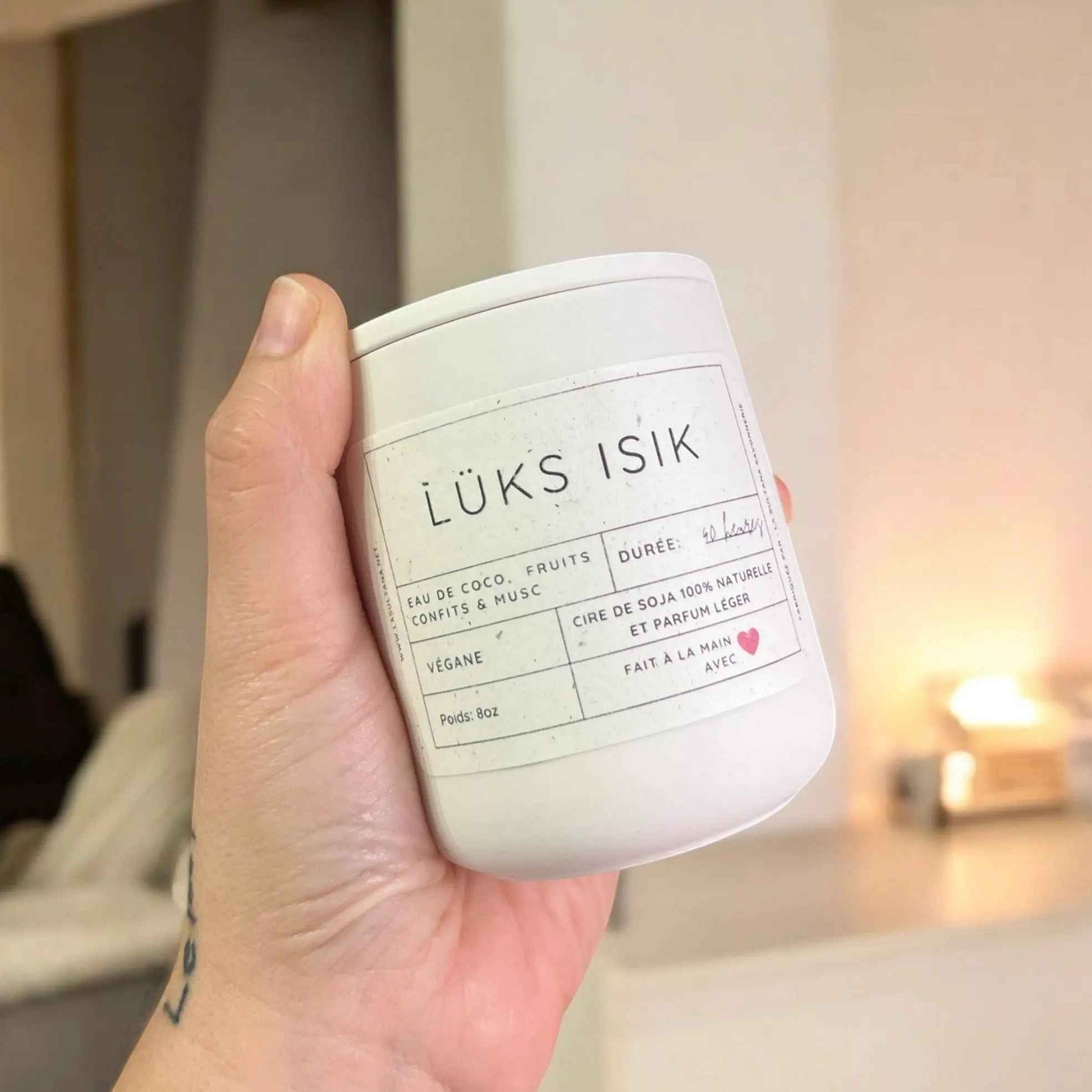 Bougie de soja ORÉRA LÜKS ISIK blanche, éco-luxe naturel, fabriquée au Québec, sans cruauté.