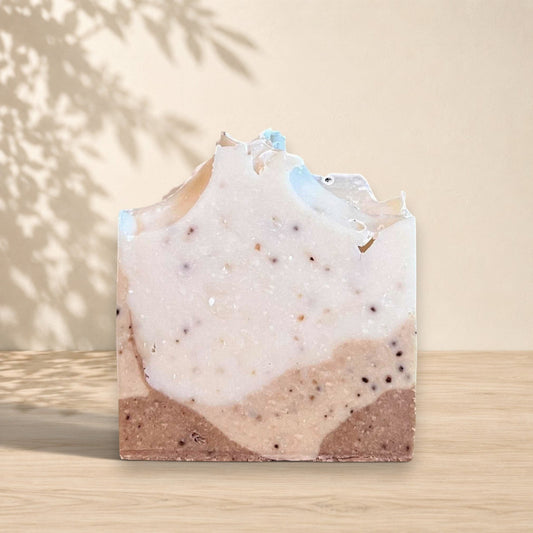 Savon exfoliant café et vanille KAELAN, artisanal québécois, éco-luxe naturel, sans cruauté.