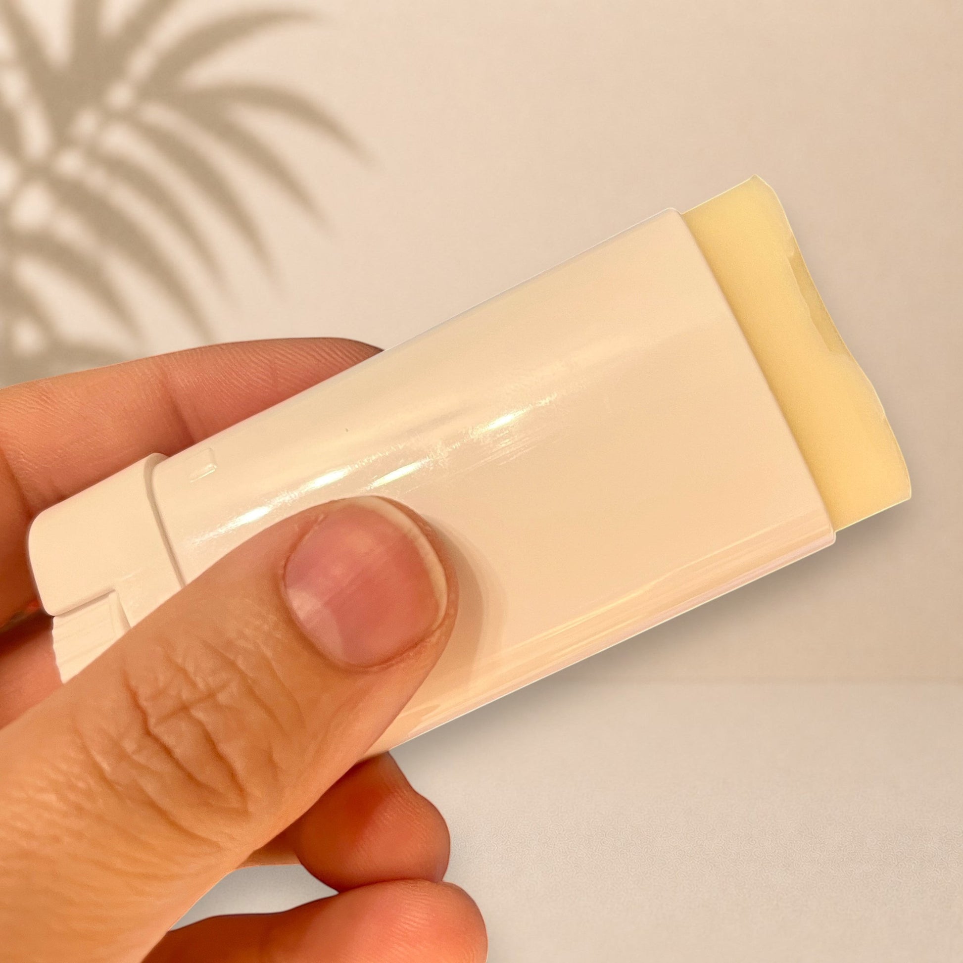 Bâton protecteur ORÉRA beige éco-luxe naturel, soins naturels fabriqué au Québec sans cruauté.