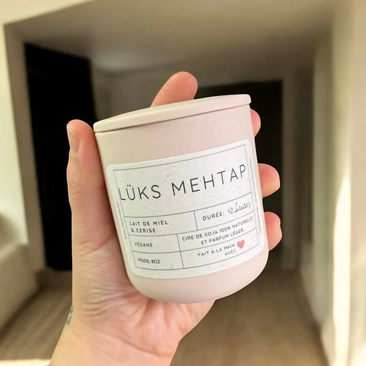 Bougie ORÉRA éco-luxe naturel cerise et lait de miel en verre mat rose, fabriquée au Québec sans cruauté.