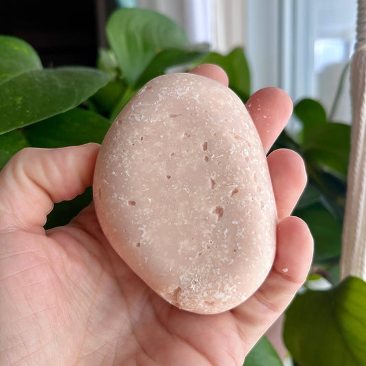 Savon exfoliant ORÉRA au sel rose d’Himalaya, éco-luxe naturel, soin artisanal québécois sans cruauté.