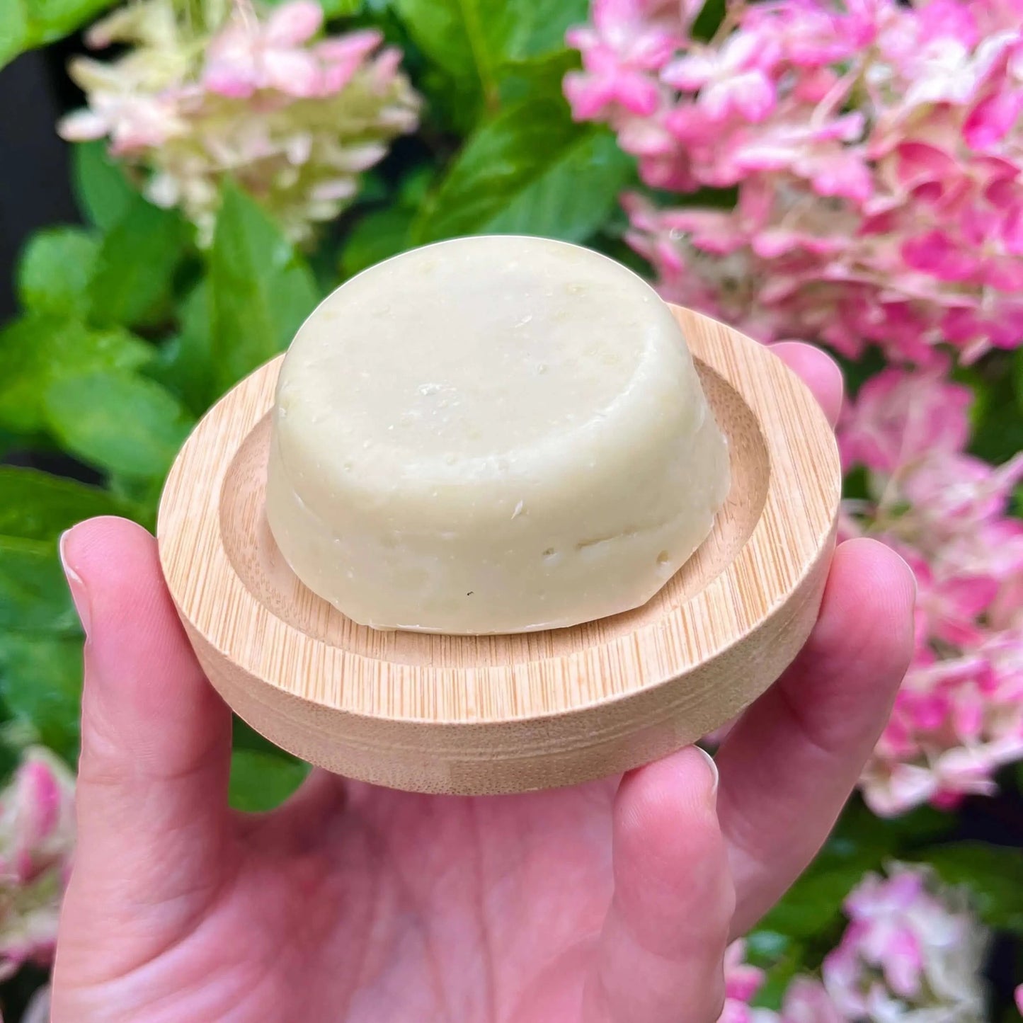 Crème à raser ORÉRA romarin et chanvre, éco-luxe naturel, produits artisanaux québécois sans cruauté.