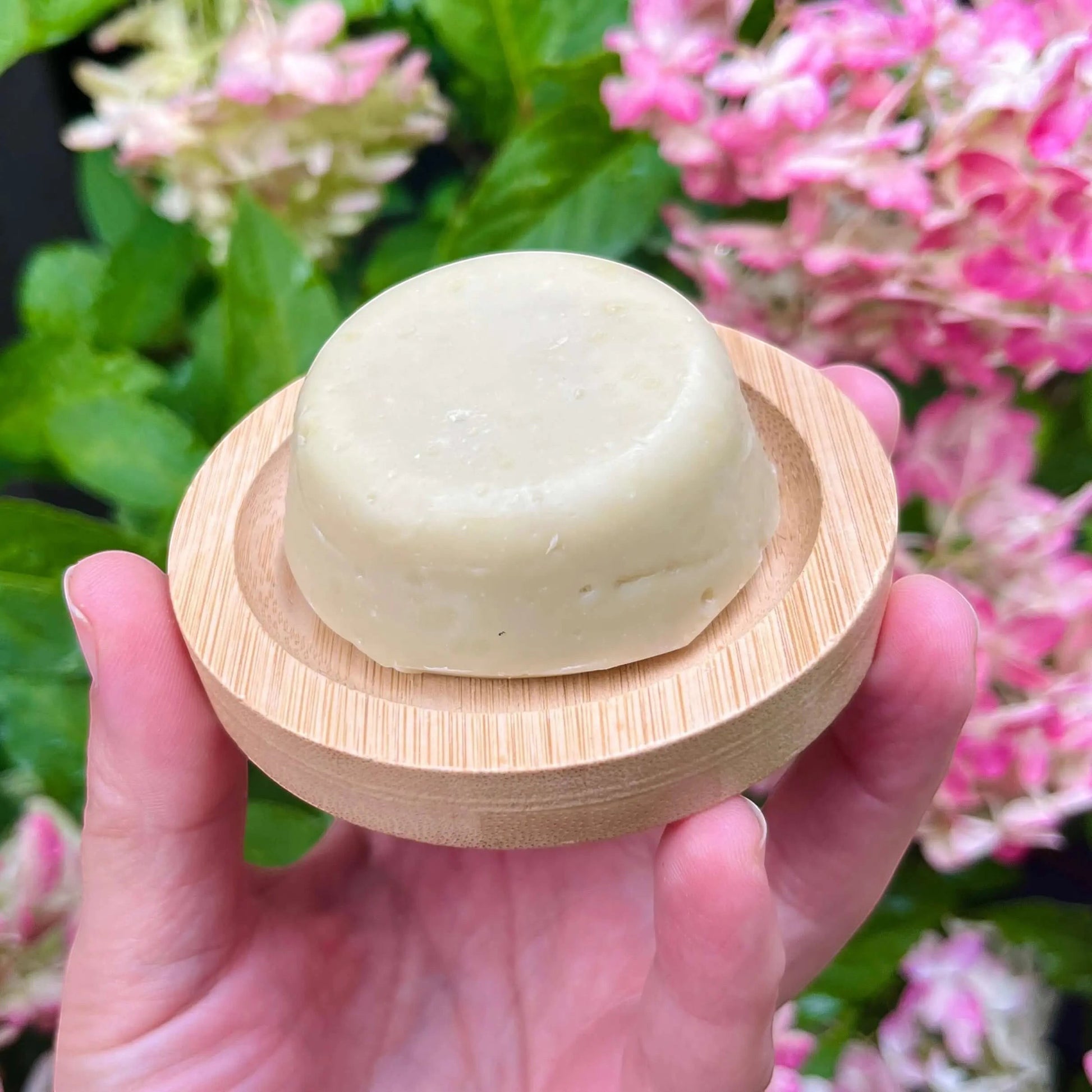 Crème à raser ORÉRA romarin et chanvre, éco-luxe naturel, produits artisanaux québécois sans cruauté.