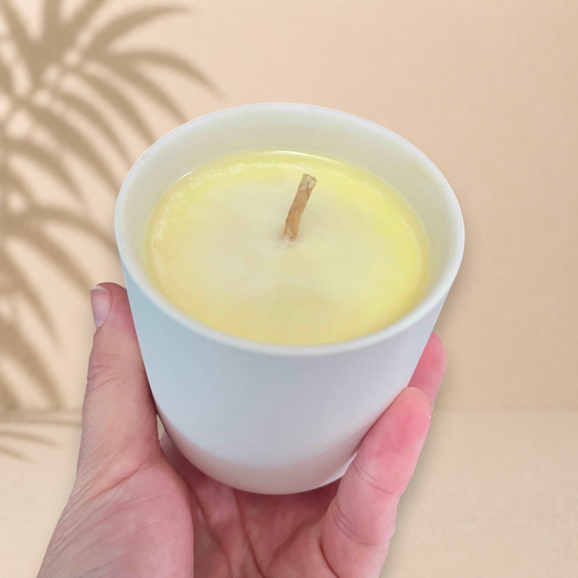 Bougie ORÉRA en pot blanc, cire de soja jaune, éco-luxe naturel, produit artisanal québécois, sans cruauté, fabriqué au.
