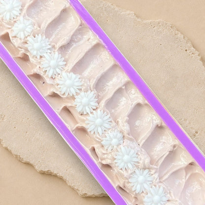 Savon à l'argile rose ORÉRA éco-luxe naturel, soins artisanaux québécois sans cruauté.