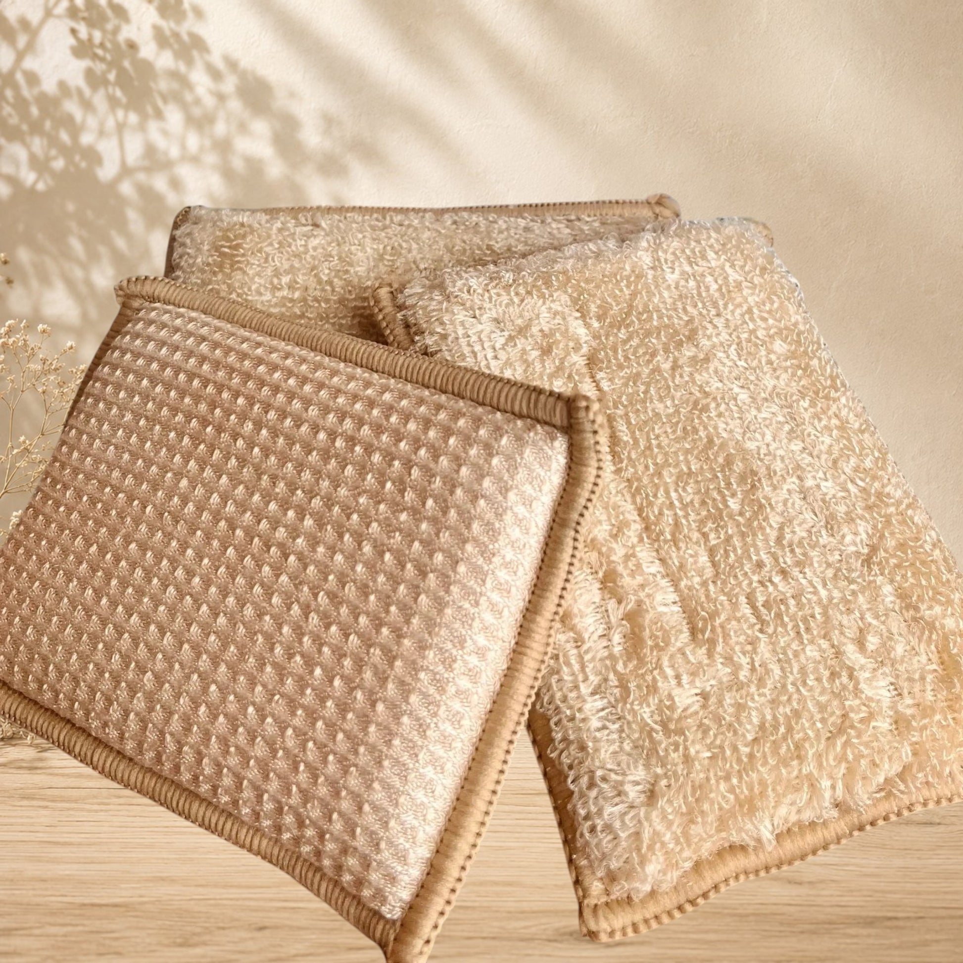 Éponge en bambou beige ORÉRA, éco-luxe naturel, produits artisanaux québécois, soin naturel, fabriqué au Québec, sans cruauté.