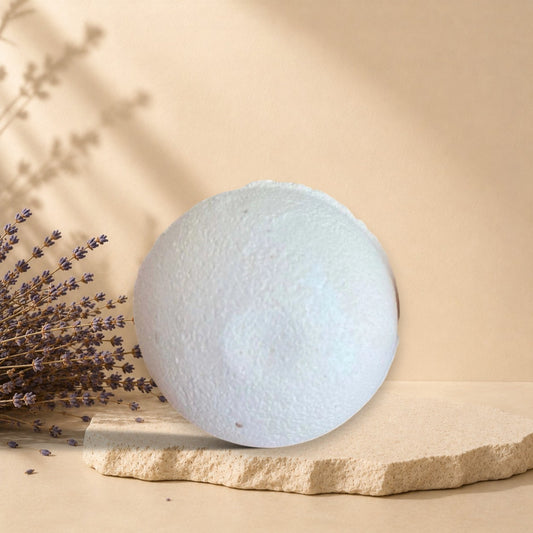 Bombe de bain ORÉRA blanche romarin lavande, soins naturels éco-luxe fabriqué au Québec sans cruauté.