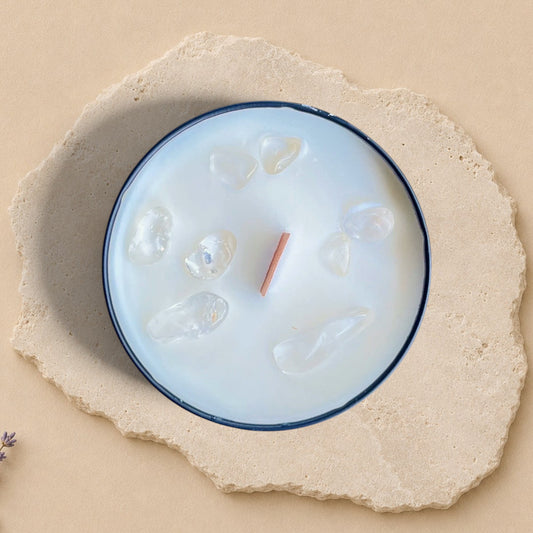 Bougie ORÉRA éco-luxe naturel bois de santal avec quartz clair, produits artisanaux québécois sans cruauté.