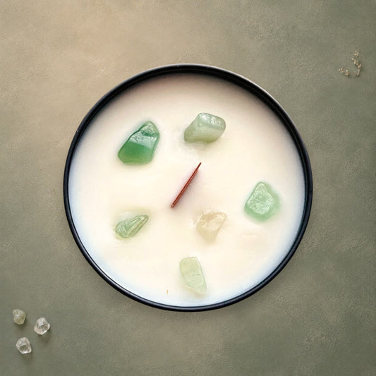 Bougie ORÉRA éco-luxe naturel avec pierres aventurine et sauge, fabriquée au Québec, sans cruauté.