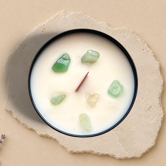 Bougie ORÉRA éco-luxe naturel avec pierres aventurine et sauge, fabriquée au Québec, sans cruauté.