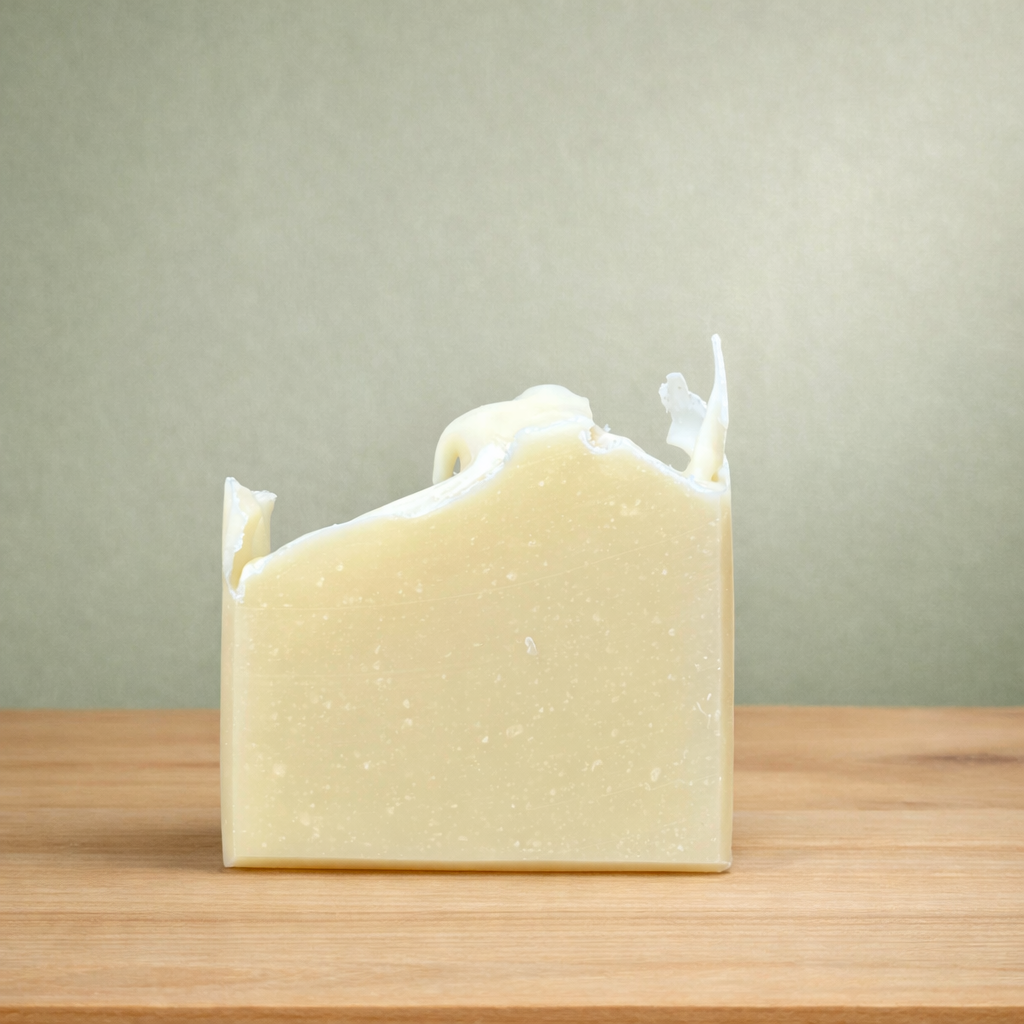 Savon naturel chasse-moustique pour chien, ORÉRA, éco-luxe québécois, sans cruauté.