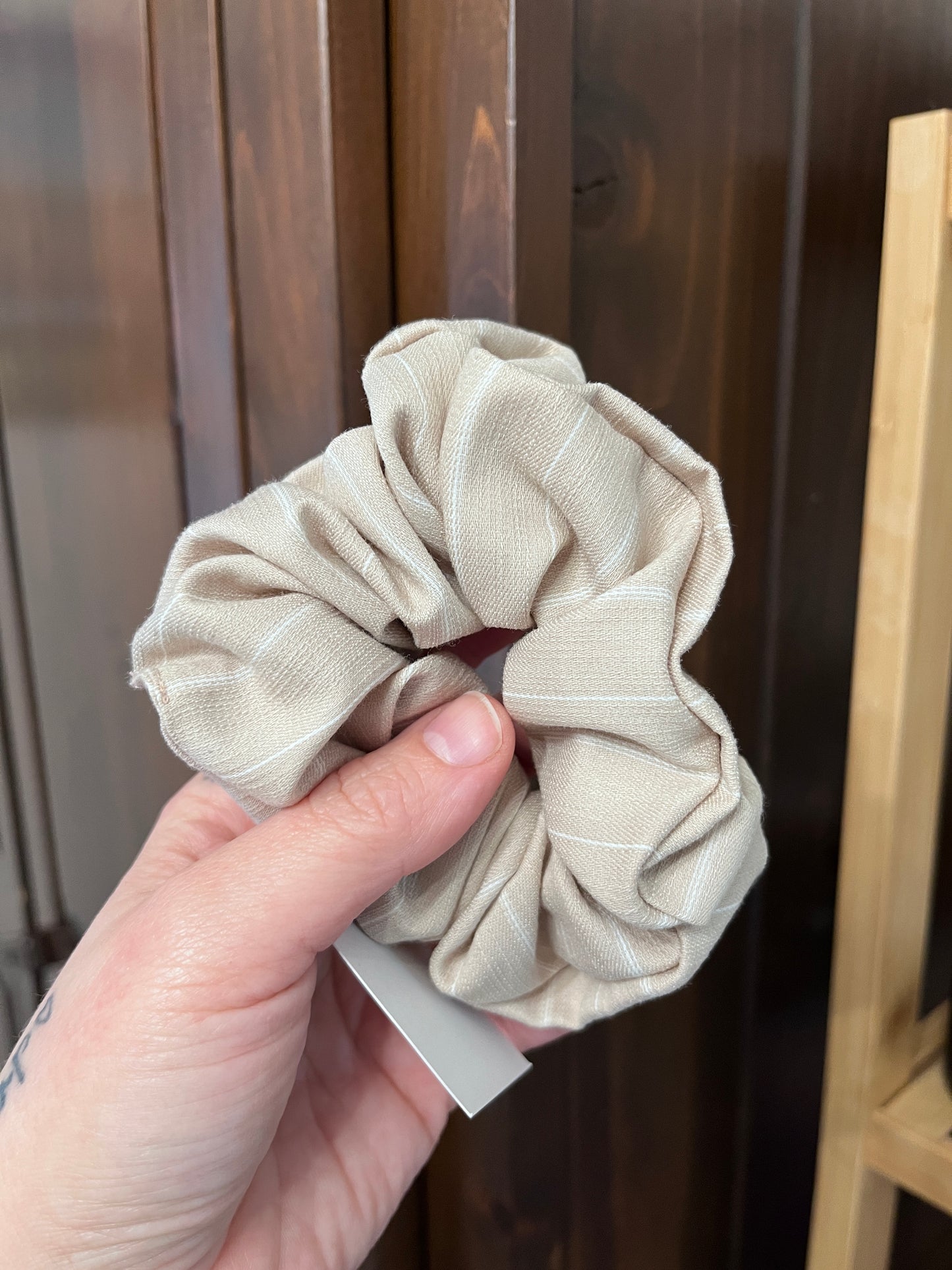 Scrunchie beige coton ORÉRA éco-luxe naturel fabriqué au Québec sans cruauté.