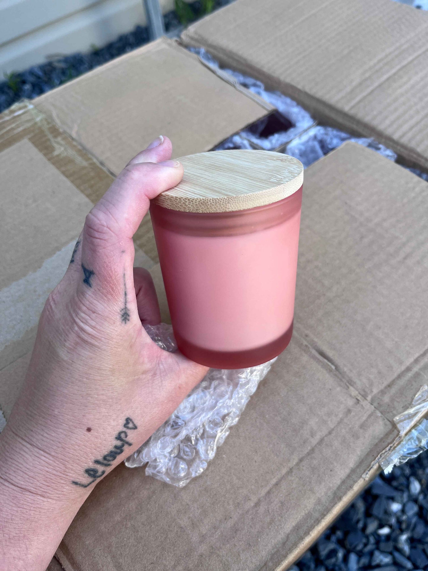Bougie ORÉRA 7oz rose éco-luxe naturel fabriquée au Québec, produits artisanaux sans cruauté.