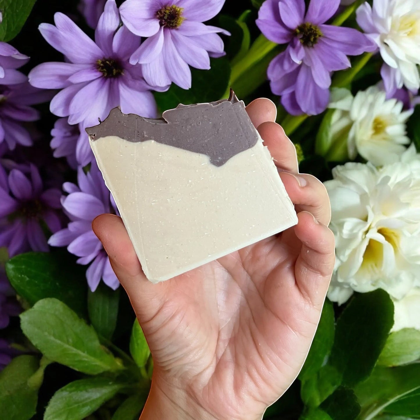 Savon ORÉRA à l'argile brésilienne, éco-luxe naturel, fabriqué au Québec, soins naturels sans cruauté.