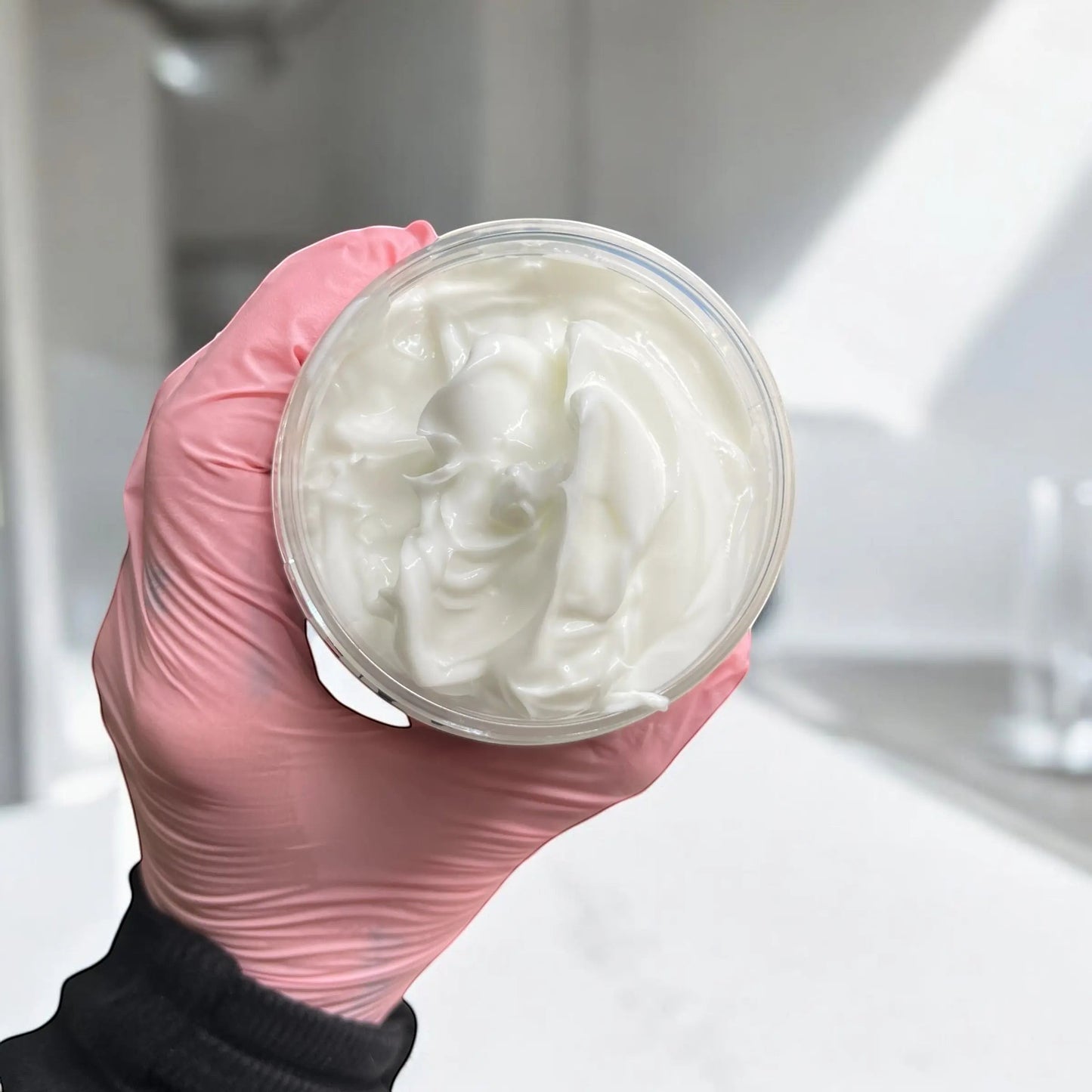 Lotion hydratante ORÉRA éco-luxe naturel coco mangue en pot, soins naturels québécois sans cruauté.