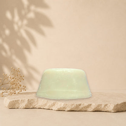 Savon solide vert pâle Crème à raser ORÉRA éco-luxe naturel fabriqué au Québec sans cruauté.