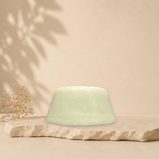Savon solide vert pâle Crème à raser ORÉRA éco-luxe naturel fabriqué au Québec sans cruauté.