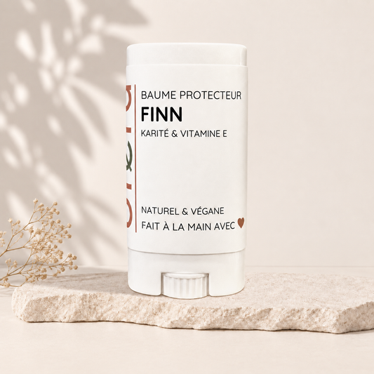 Bâton protecteur blanc en tube, baume naturel au karité et vitamine E, format stick compact.