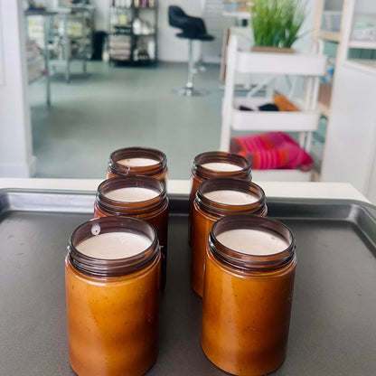 Pot en verre ambré avec lait nettoyant visage BAHIA ORÉRA, soin naturel fabriqué au Québec sans cruauté.